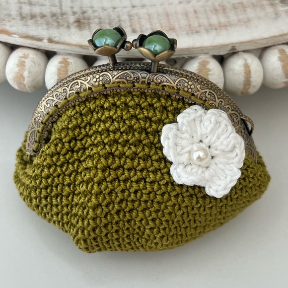 Beautiful 👛Crochet Kisslock Coin Purse - Picture 3 of 15